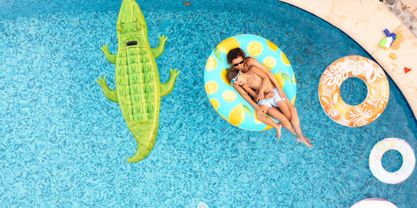 pool-mutter-kind-g-1368366670.jpg