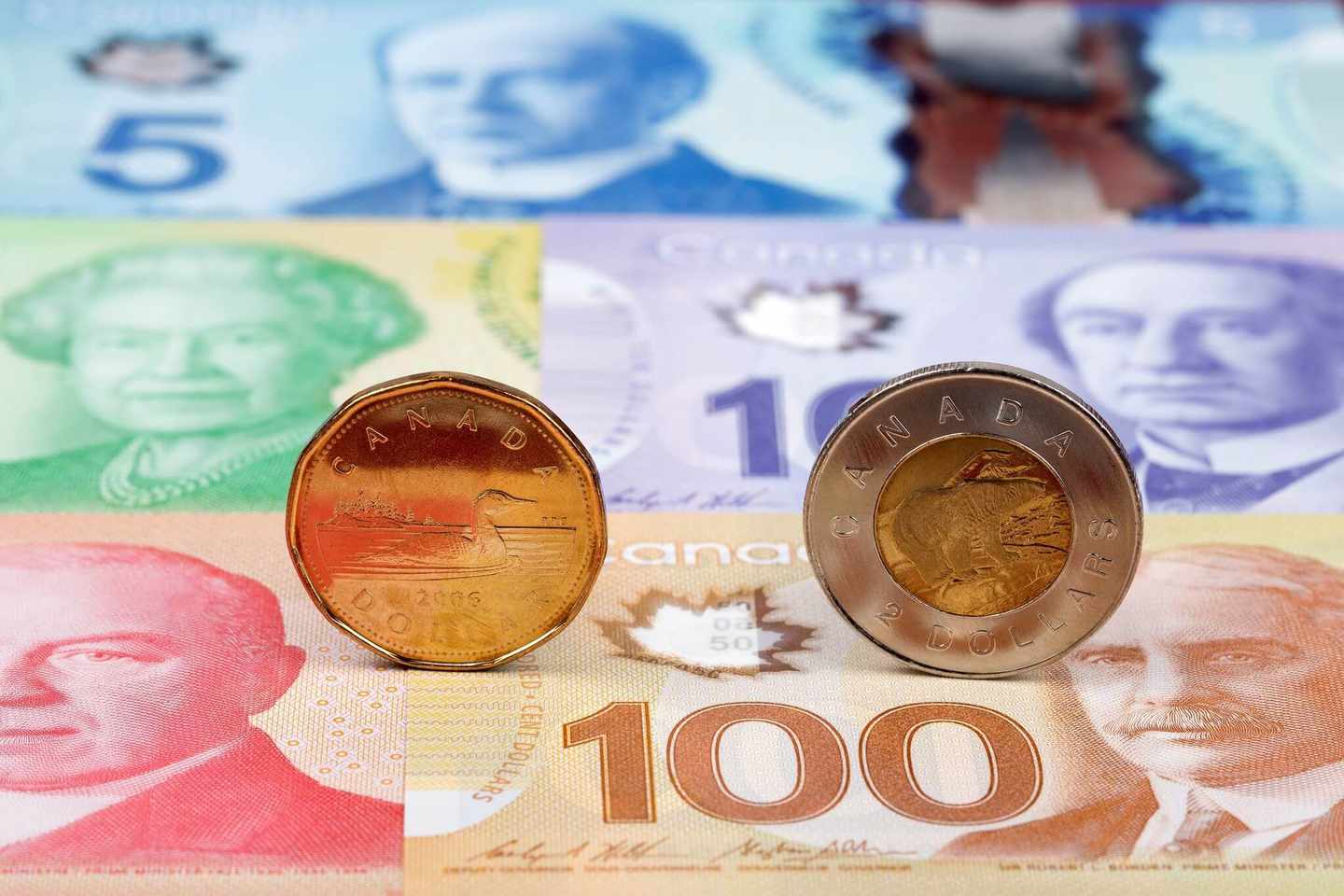 kanada-dollar-muenzen-und-scheine-g-1153822224.jpg