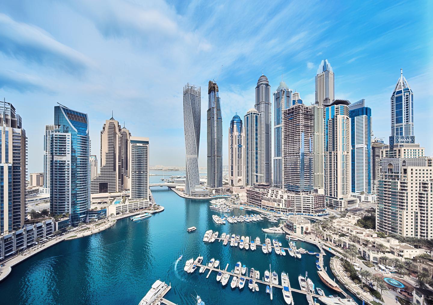 vae-dubai-marina-g-827901014.jpg