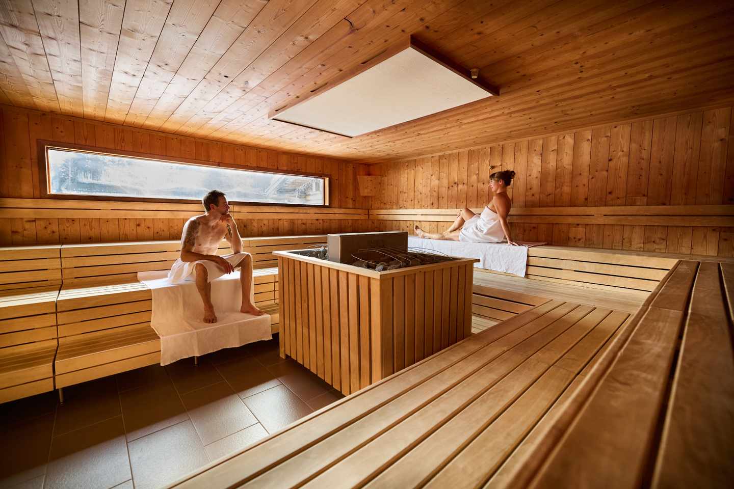oesterreich-steiermark-bad-mitterndorf-aldiana-club-salzkammergut-paar-in-sauna-SKT_Entspannen_0028-f-aldiana.jpg