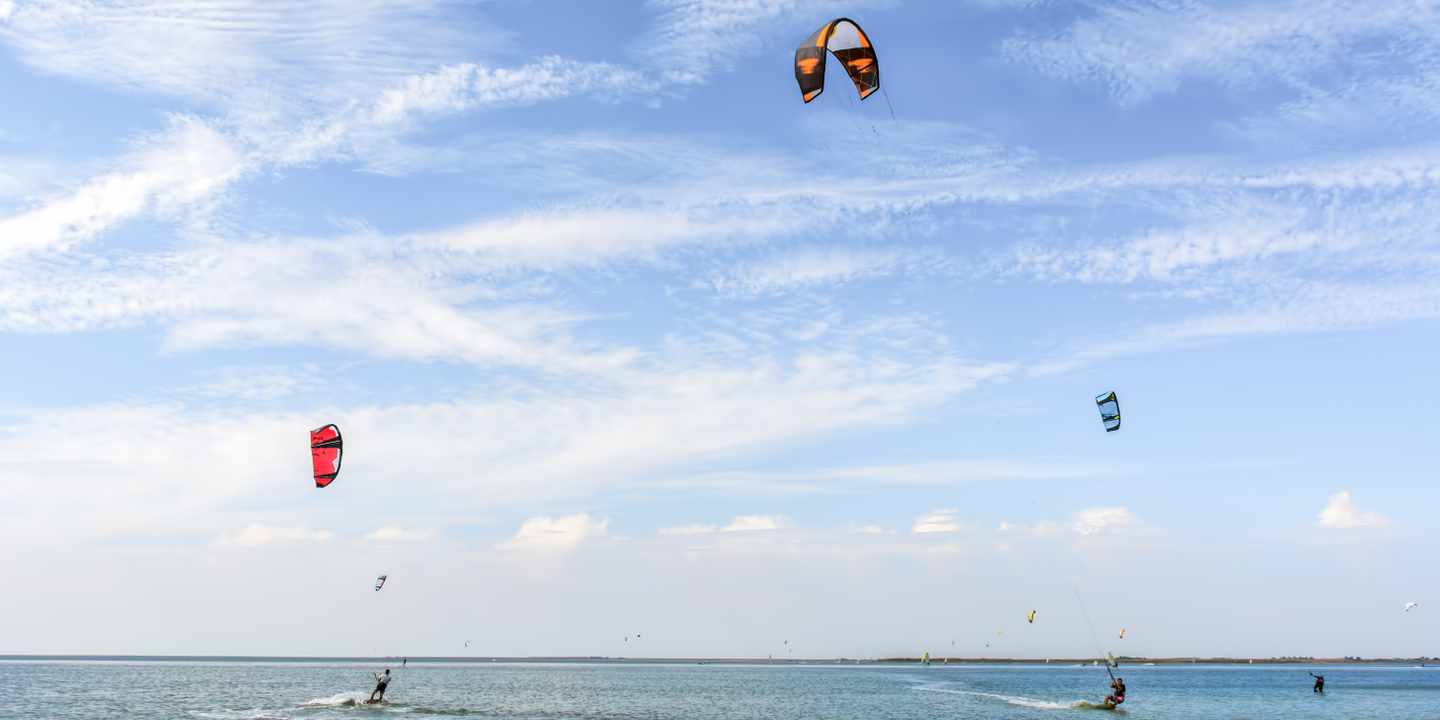 thailand-kiteboarding-g-978378706.jpg
