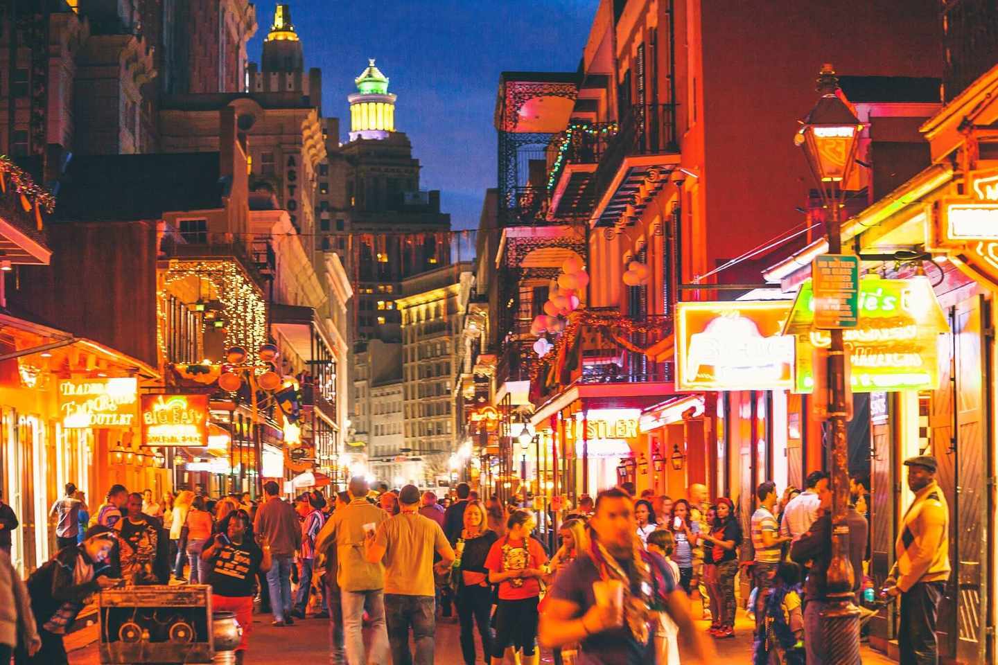 usa-louisiana-new-orleans-bourbon-street-g-530085075.jpg
