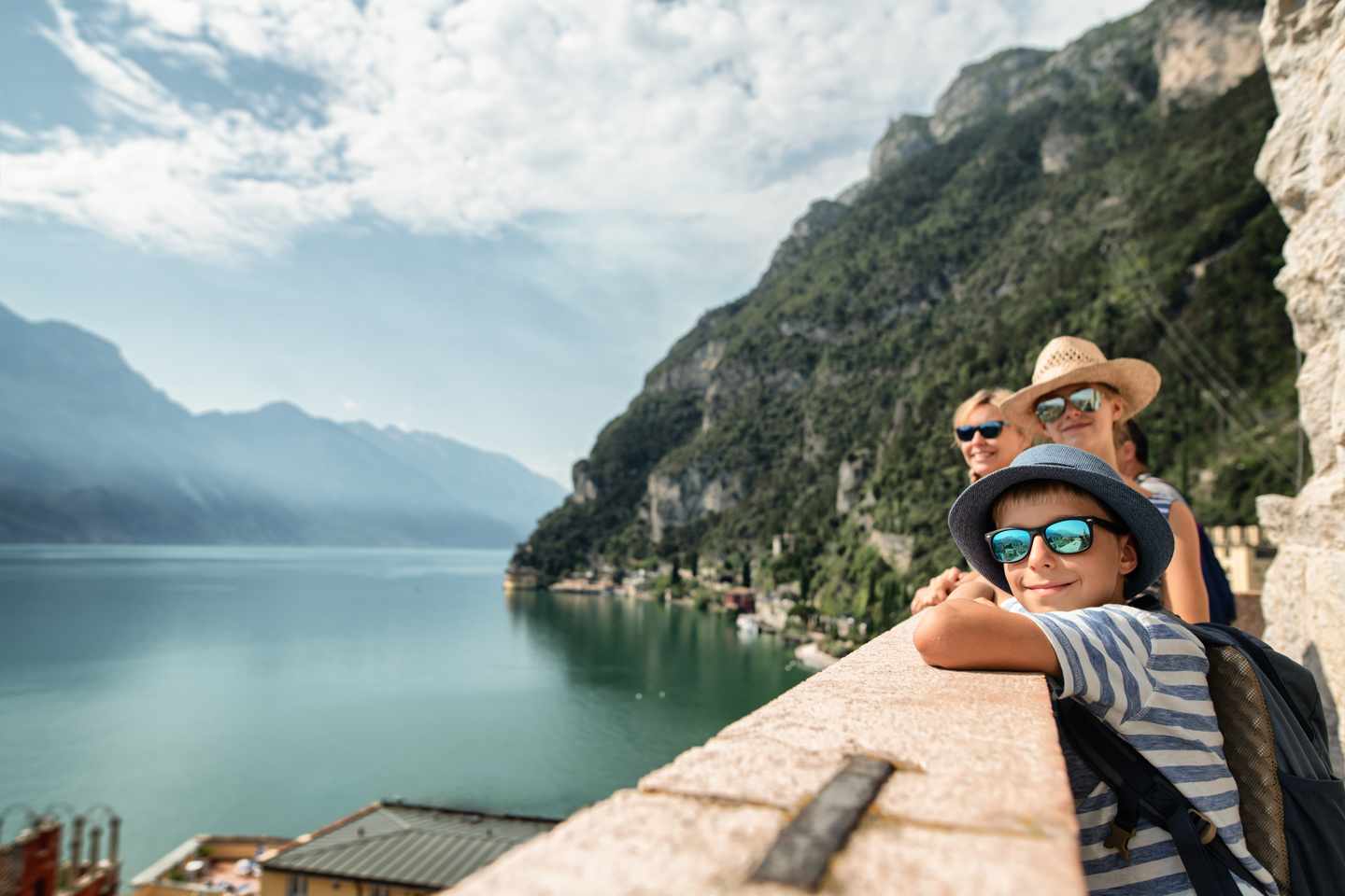Familienurlaub am Gardasee – Panoramaausblick auf Riva del Garda