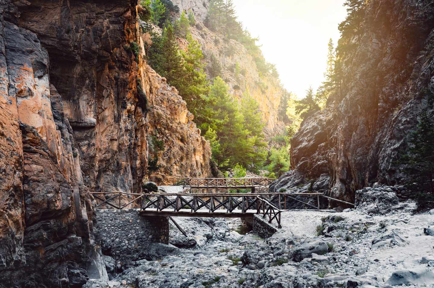 griechenland-kreta-samira-schlucht-bruecke-in-der-samaria-schlucht-g-1281355996.jpg