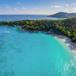 seychellen-praslin-anse-lazio-schoener-tropischer-strand-g-681861404.jpg