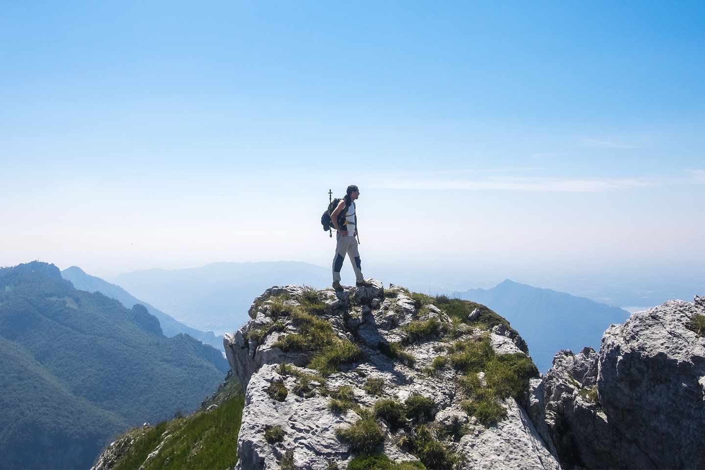 bltd1a2a82ab18391ef-schweiz-hohen-berg-weg-alpen-wandern-trekking-g-843280756.jpg Zu Fuß über die Alpen wandern