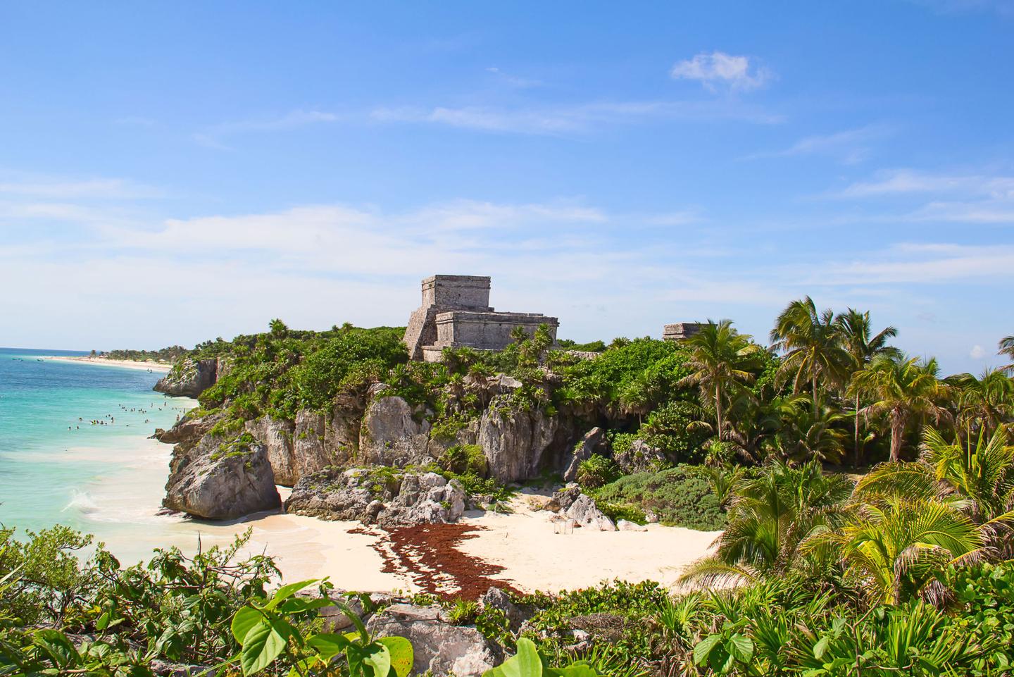 mexiko-yucatan-strand-ruine-t-538828809.jpg