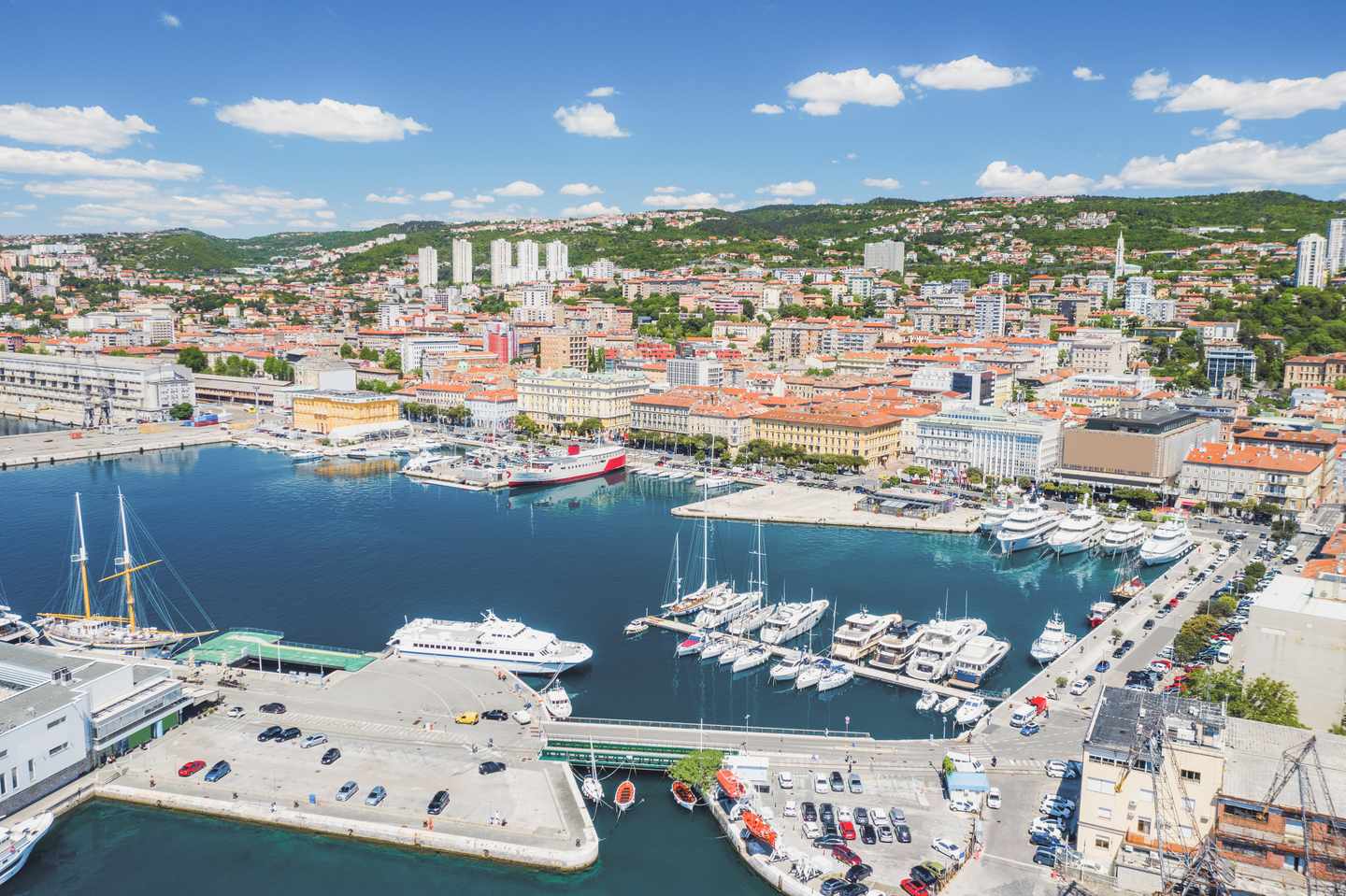 kroatien-rijeka-luftaufnahme_hafen-g-1225406951.jpg