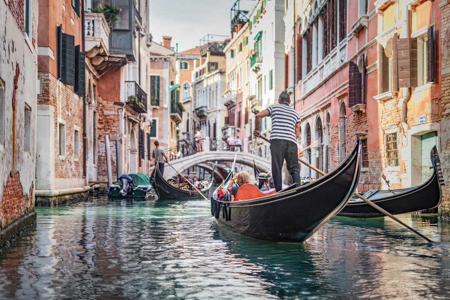 italien-venedig-gondel-gondoliere-g-1459163154.jpg