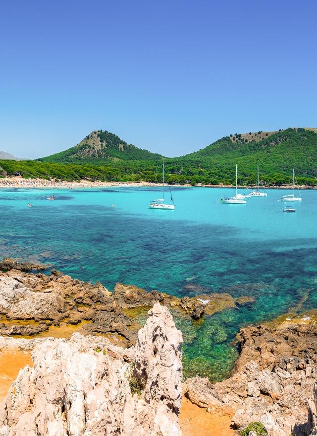 Cala-Ratjada-Strände: Entdecken Sie die 5 schönsten Buchten Mallorcas spanien-mallorca-strand-cala-angulla-g-960881810.jpg