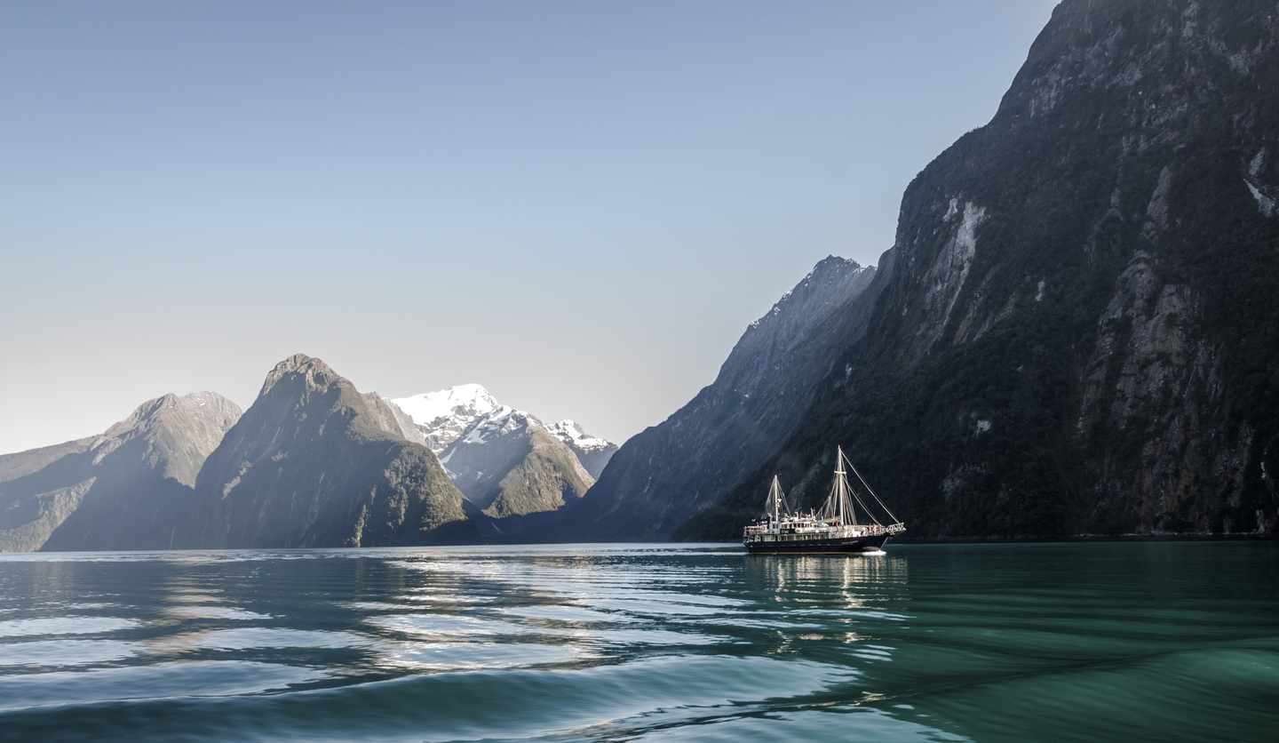 blt78ef3c2d91403aaa-Neuseeland-Milford-Sound-mit-Kreuzfahrtschiff-g-1011972122.jpg Milford Sound mit Kreuzfahrtschiff