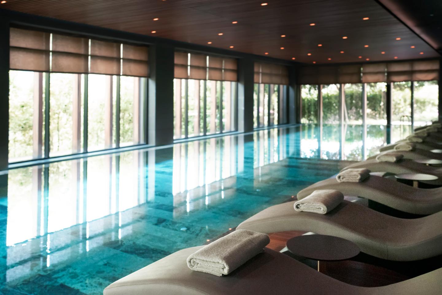 tschechien-prag-hotels-mit-pool-zum-entspannen-g-1163010325.jpg