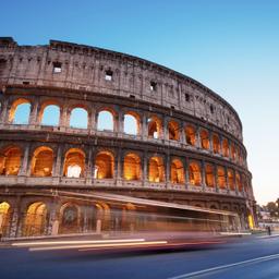 rom-colosseum-strasse-t-518201451.jpg
