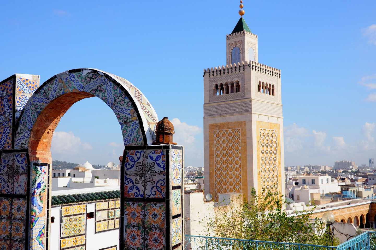 bltf87924c3417c0092-tunesien-tunis-moschee-skyline-g-855622424.jpg Moschee in Tunis