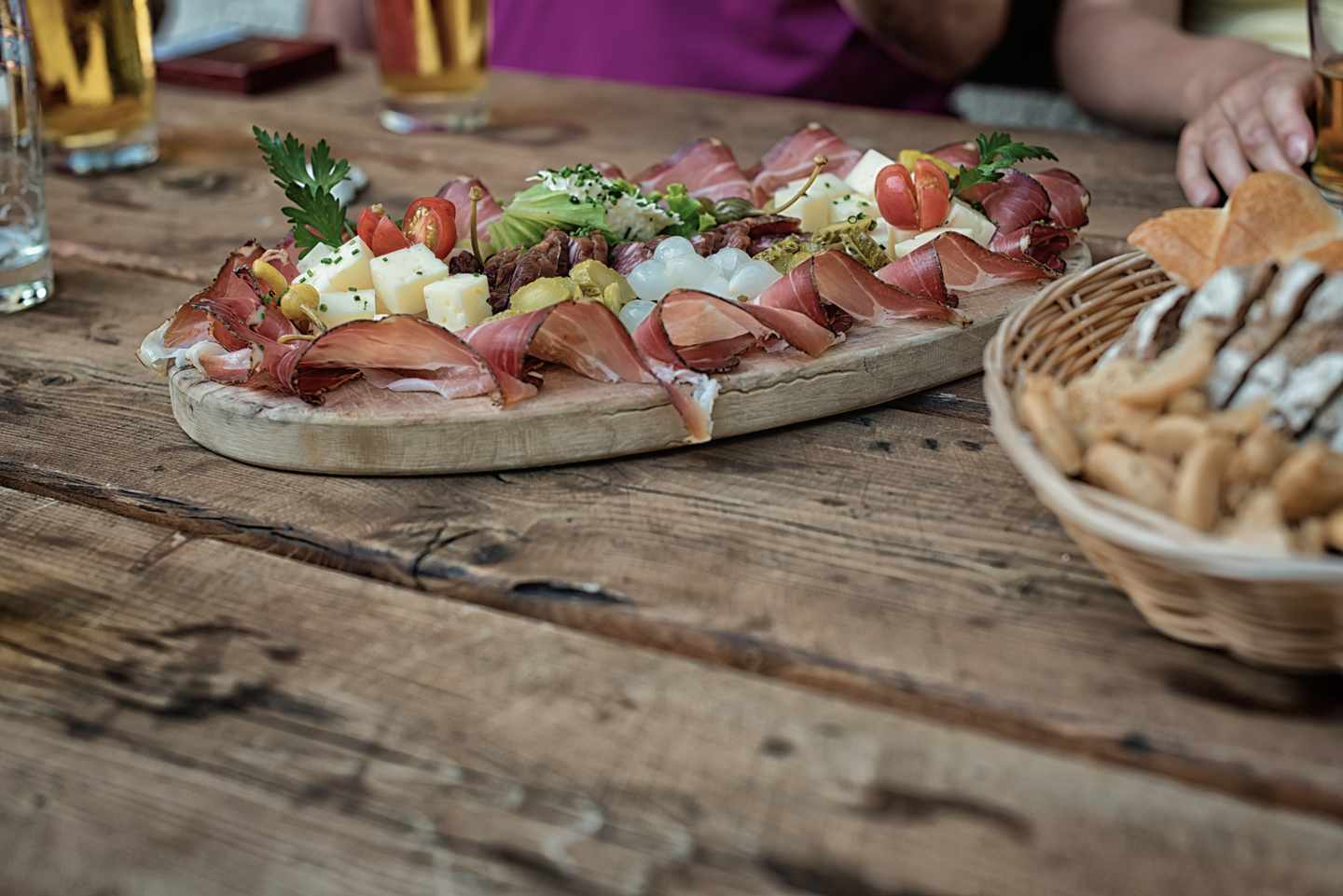 italien-suedtirol-meran-brotzeit-g-491389242.jpg