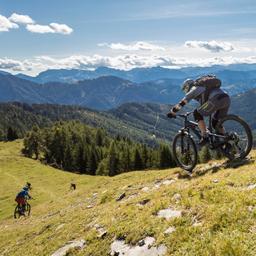 oesterreich-kaernten-alpen-mountainbike-fahren-g-1430639813.jpg