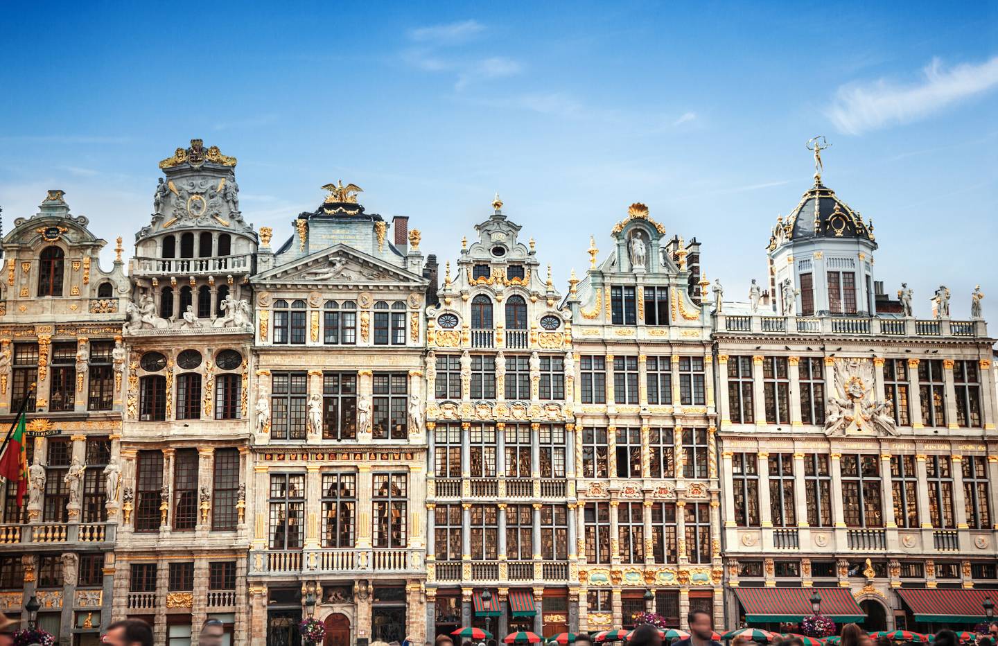 belgien-brüssel-grote-markt-klein-g-868147706.jpg