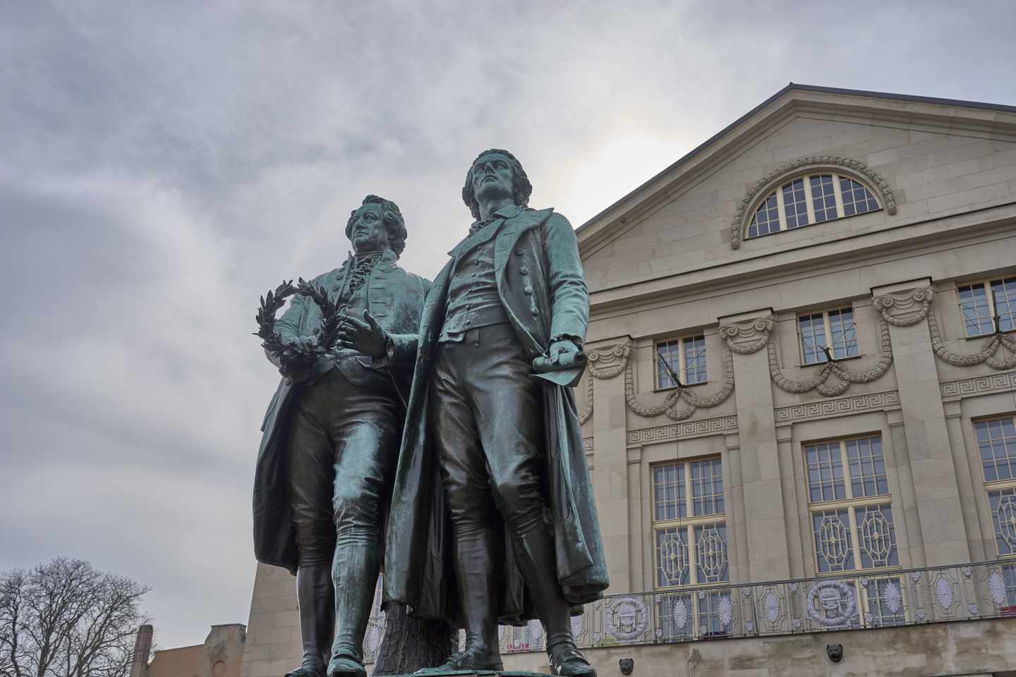 deutschland-thueringen-weimar-skulptur-goethe-schiller-g-1006130458.jpg