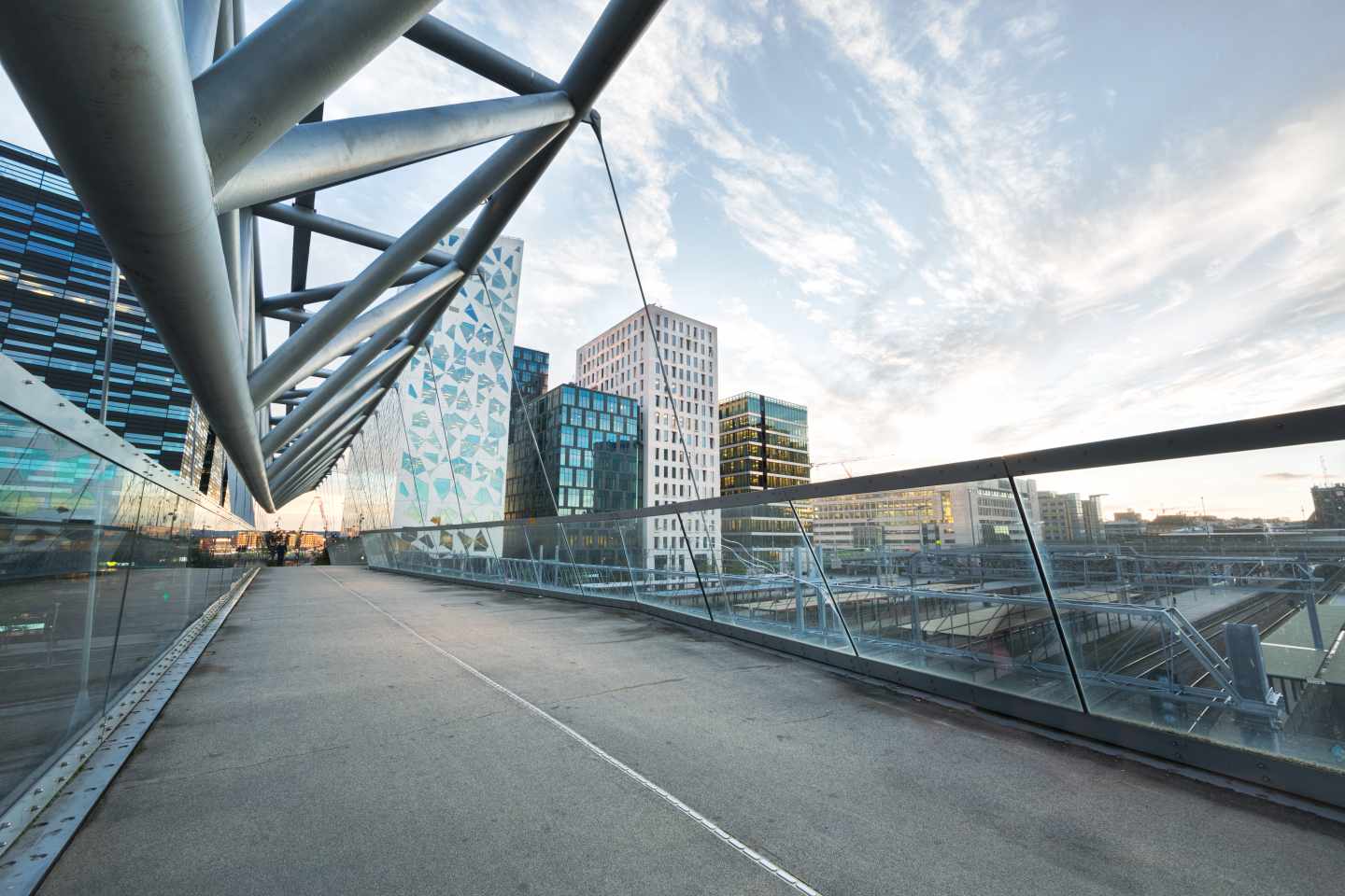 norwegen-oslo-moderne-gebaeude-g-619366242