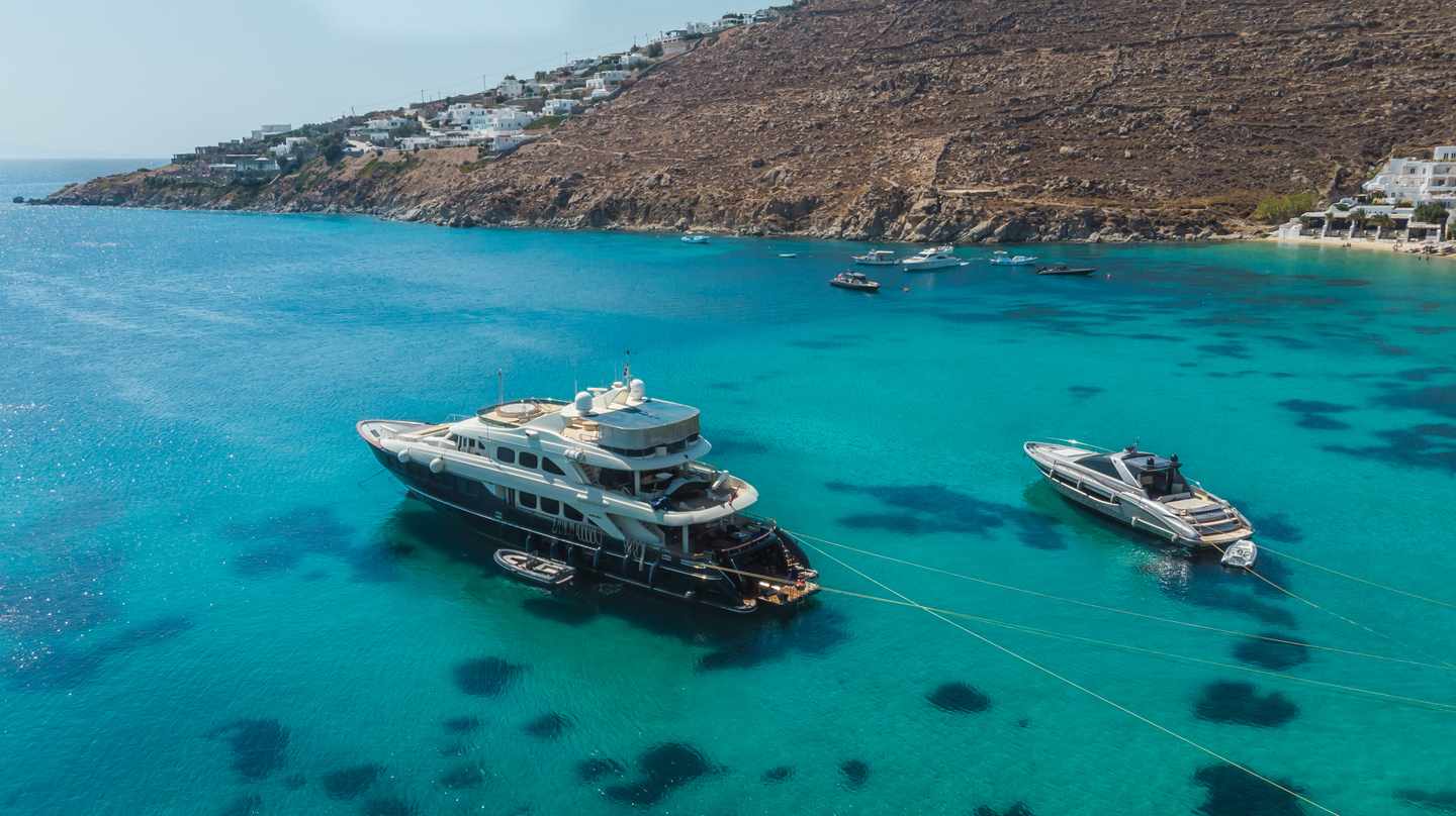 griechenland-mykonos-strand-yacht-g--1310625196.jpg