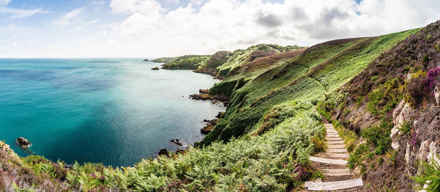 großbritannien-kanalinseln-jersey-küstenlandschaft-klein-g-1169351984.jpg