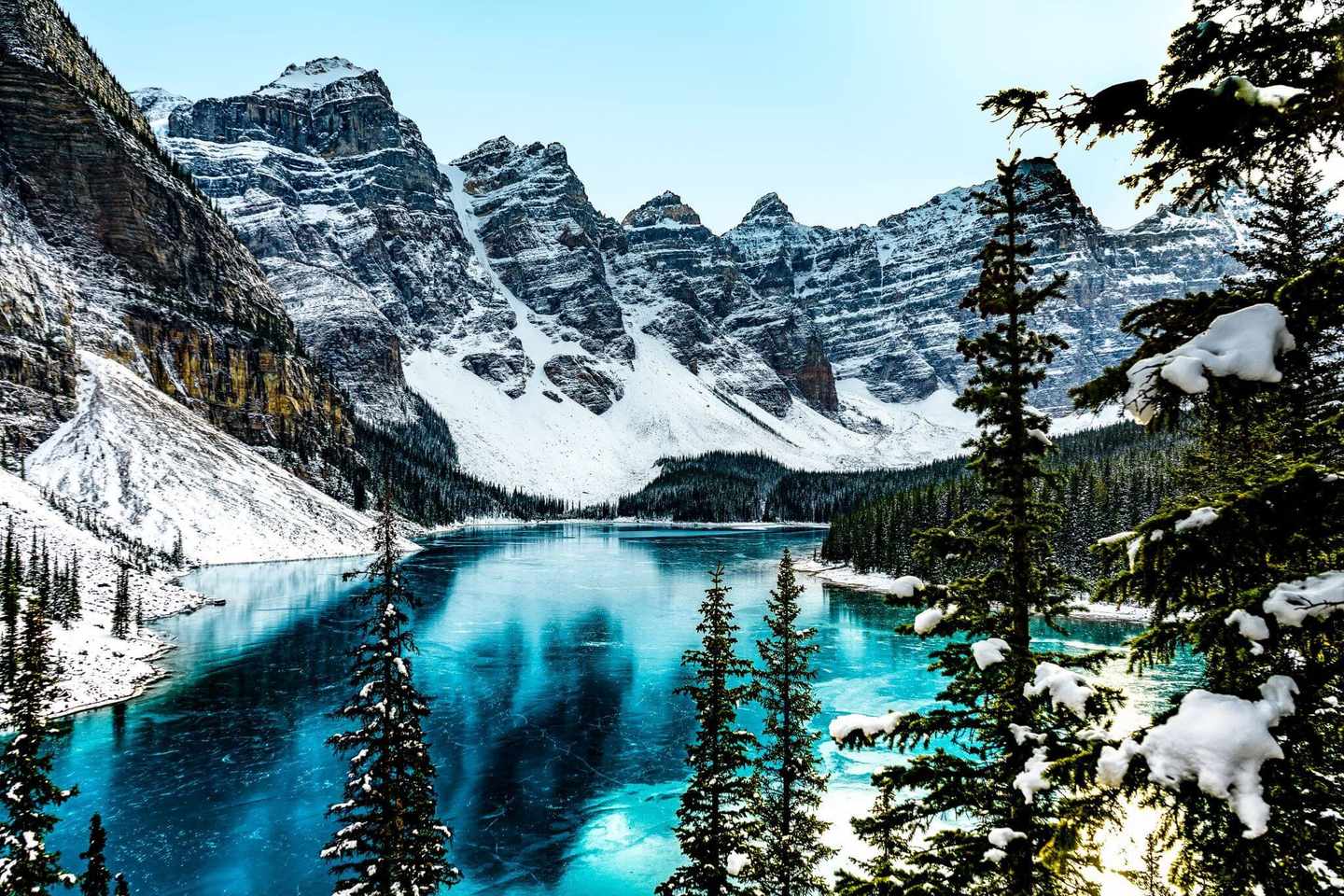 kanada-alberta-banff-moraine-lake-im-winter-g-1193204520.jpg
