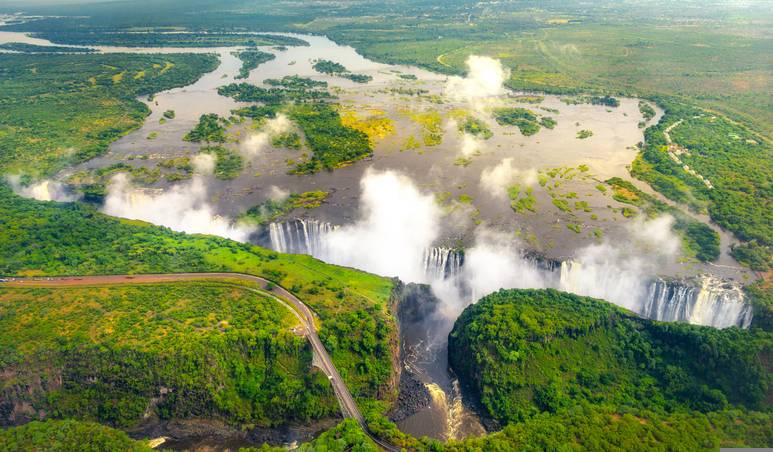 simbabwe-victoria-falls-landschaft-wasser-g-1051529112.jpg