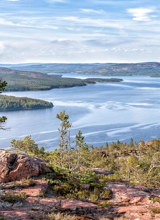 schweden-mjaeltoen-blick-üeber-gebiet-von-hoga-kusten-g-1165355680.jpg