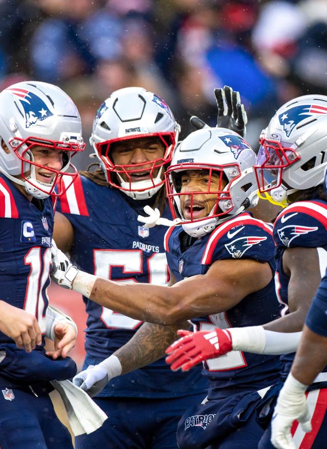 nfl-patriots-BB-121425_Ehle6156.jpg