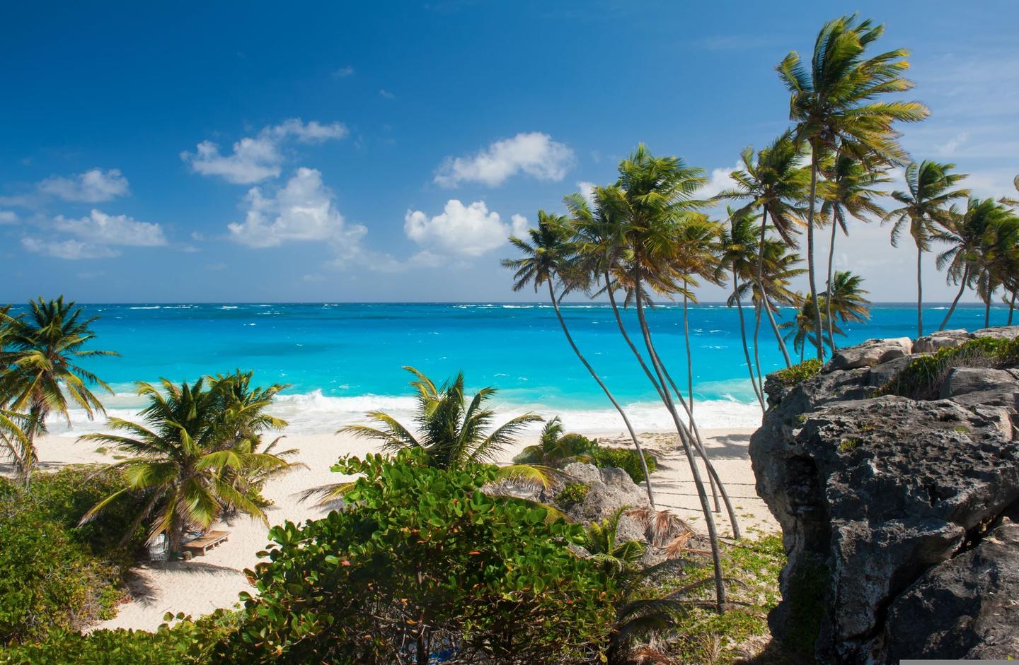 barbados-bottom-bay-strand-g-935982306.jpg