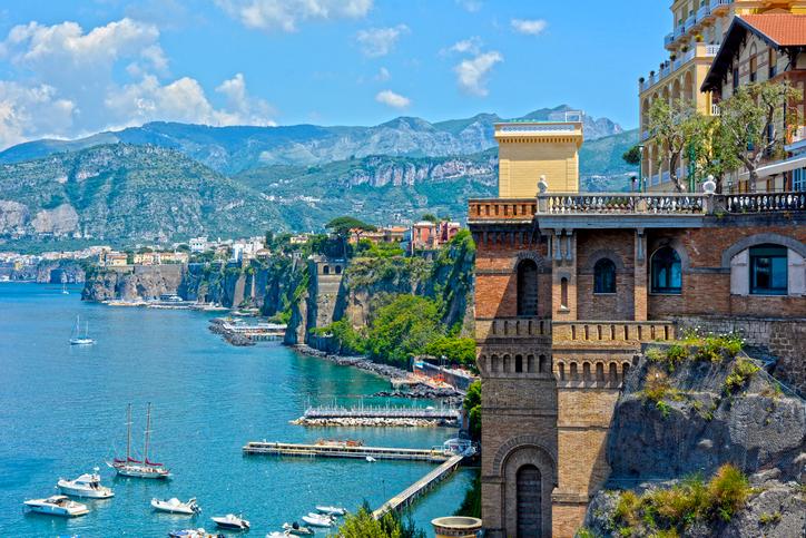 italien-sorrent-kueste-g-586713654.jpg