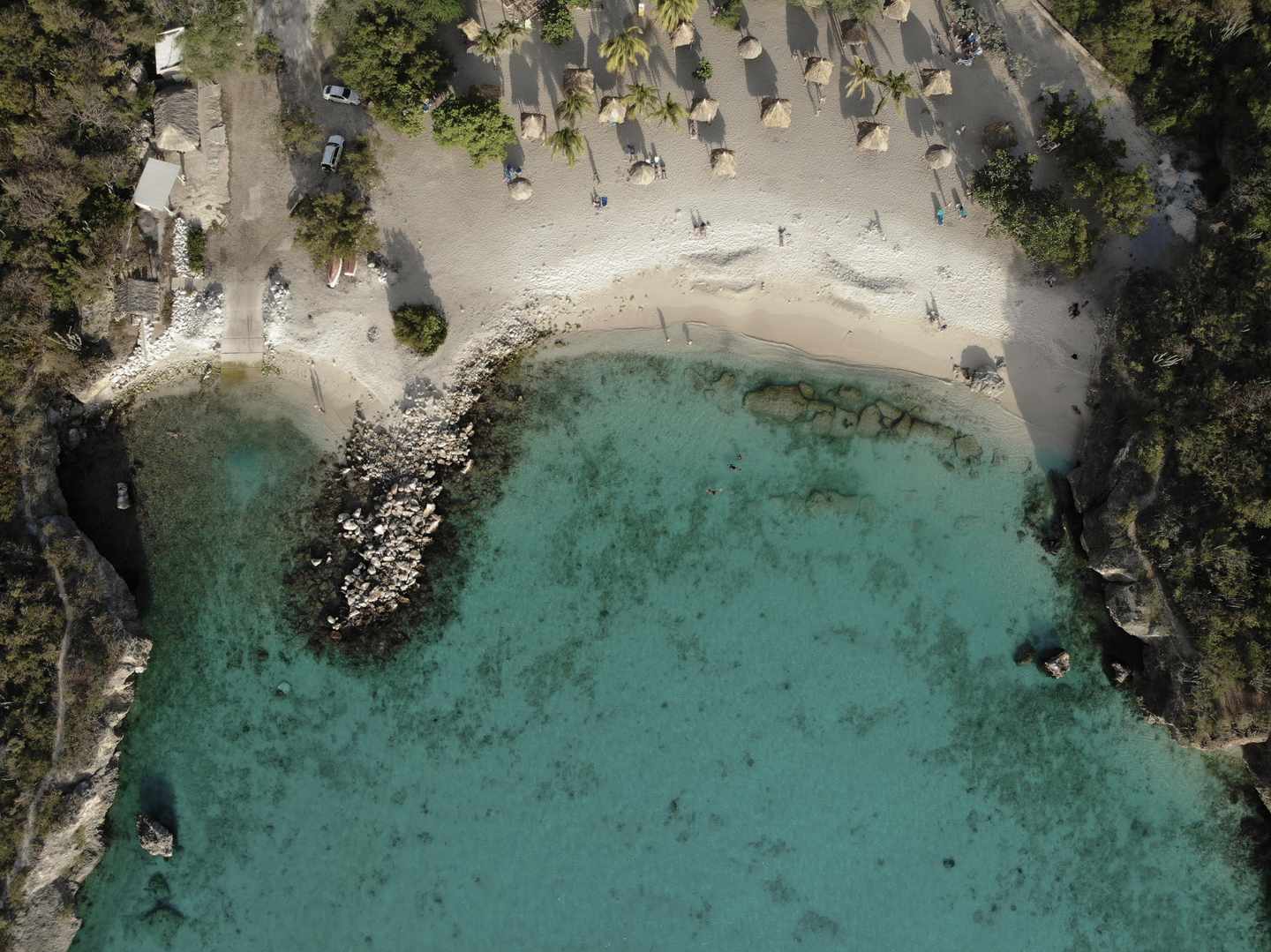 karibik-curacao-willemstad-daaibooi-strand-luftaufnahme-g-1473784371.jpg