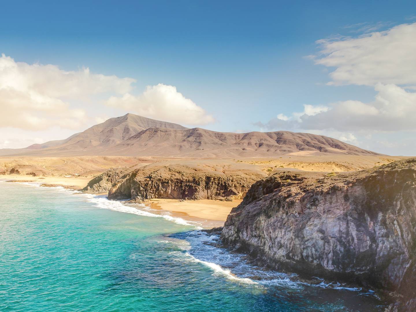 blt19aa8a663a71022d-spanien-kanaren-fuerteventura-wilder-strand-felsen-kueste-g-1170285611-lp.jpg spanien-kanaren-fuerteventura-wilder-strand-felsen-kueste-g-1170285611.jpg