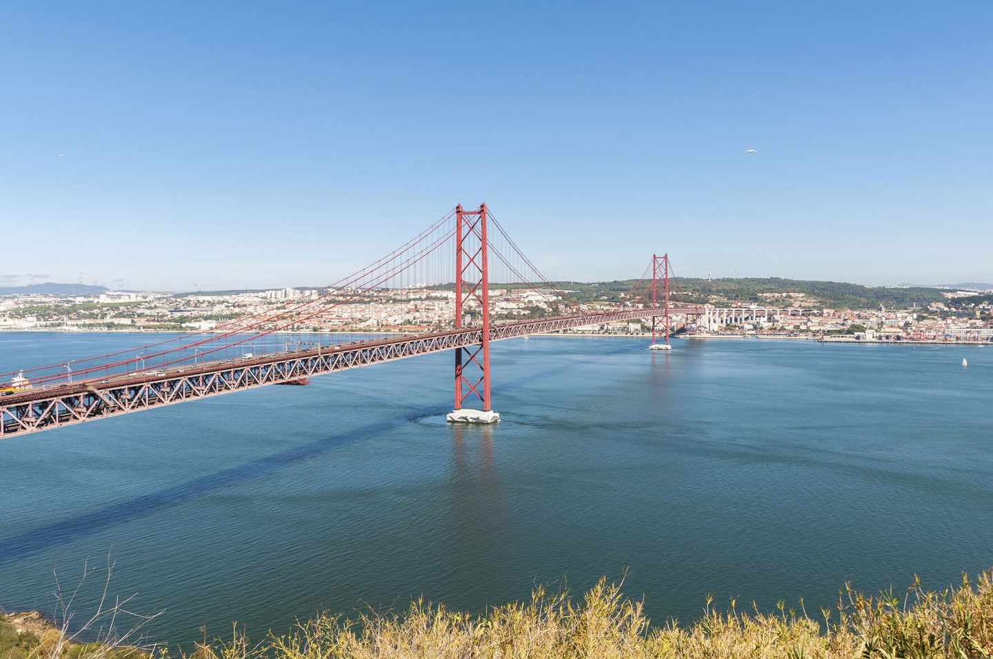 blt8d84131866a21b5d-lissabon-ponte-25-de-abril-tejo-t-515741513.jpg Blick auf die ikonische Brücke Ponte 25 de Abril