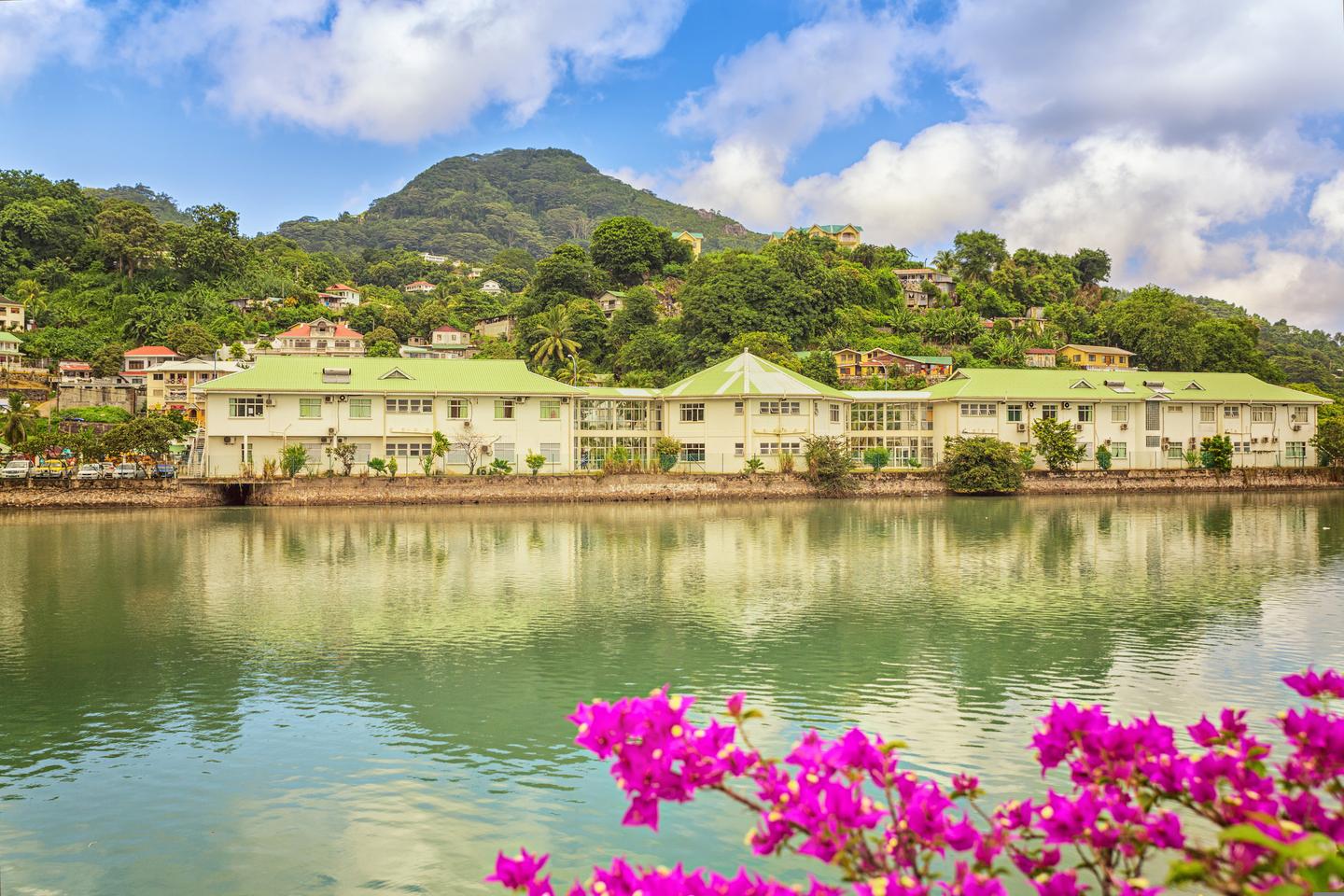 seychellen-victoria-stadt-t-618461278.jpg