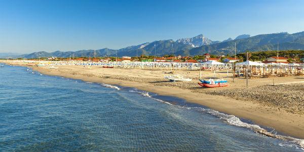 Forte_dei_Marmi_Strand_GettyImages-962861920.jpg