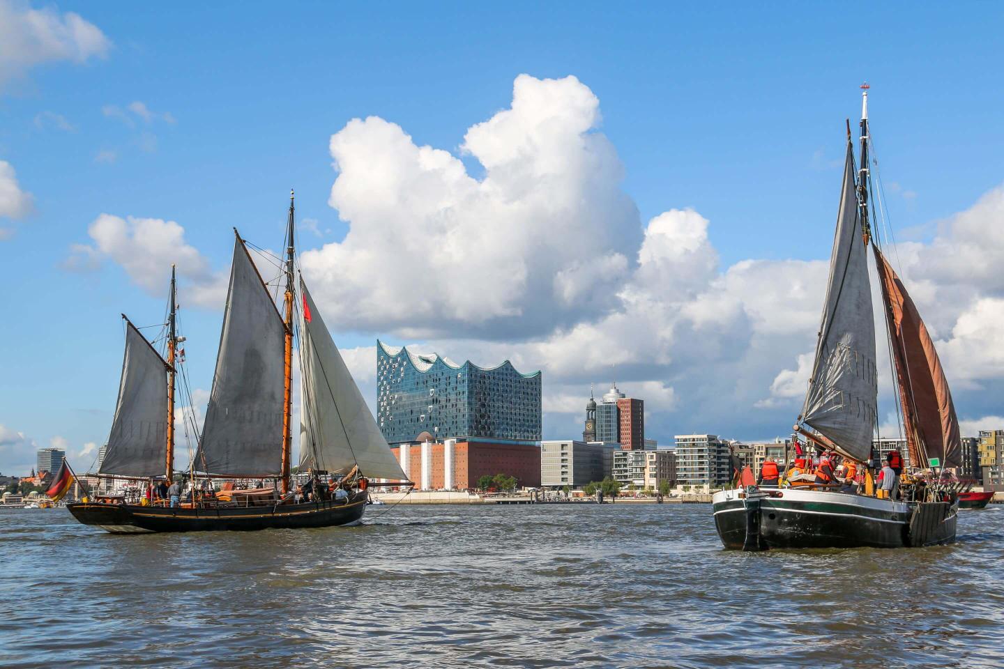 deutschland-hamburg-hafencity-und-segelschiffe-g-1164403527.jpg