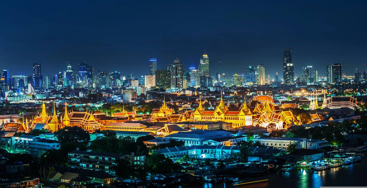 thailand-bangkok-wat-phra-keo-tempel-vor-skyline-g-487443908.jpg