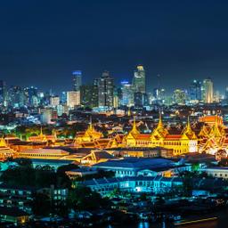 thailand-bangkok-wat-phra-keo-tempel-vor-skyline-g-487443908.jpg