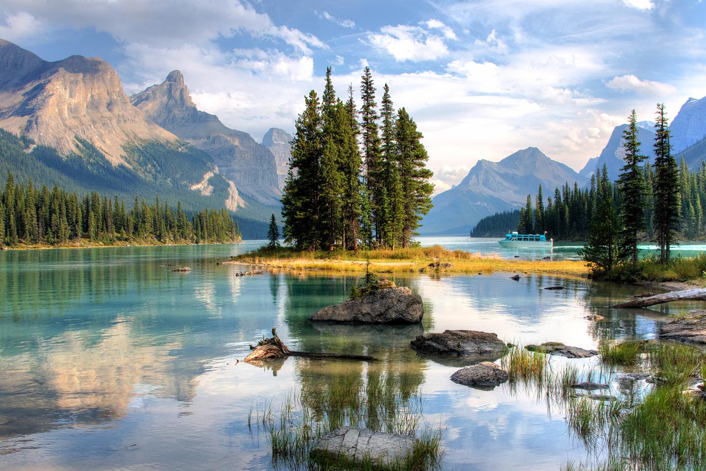 kanada-alberta-spirit-island-jasper-g-1138939169.jpg