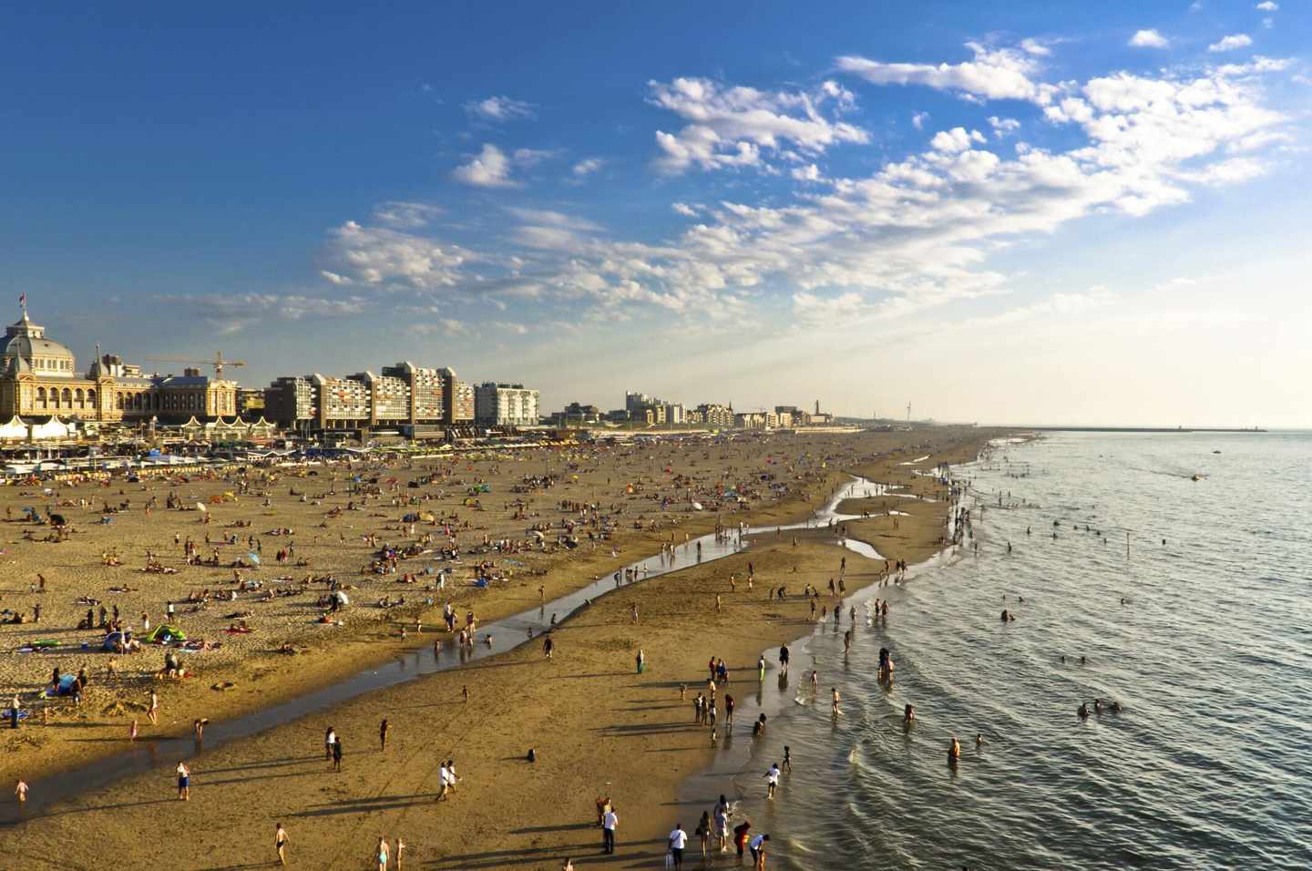 niederlande-scheveningen-strand-t-520959963.jpg
