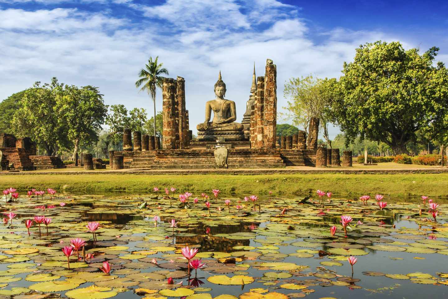 thailand-sukhothai-wat-mahathat-tempel-t-463537045.jpg
