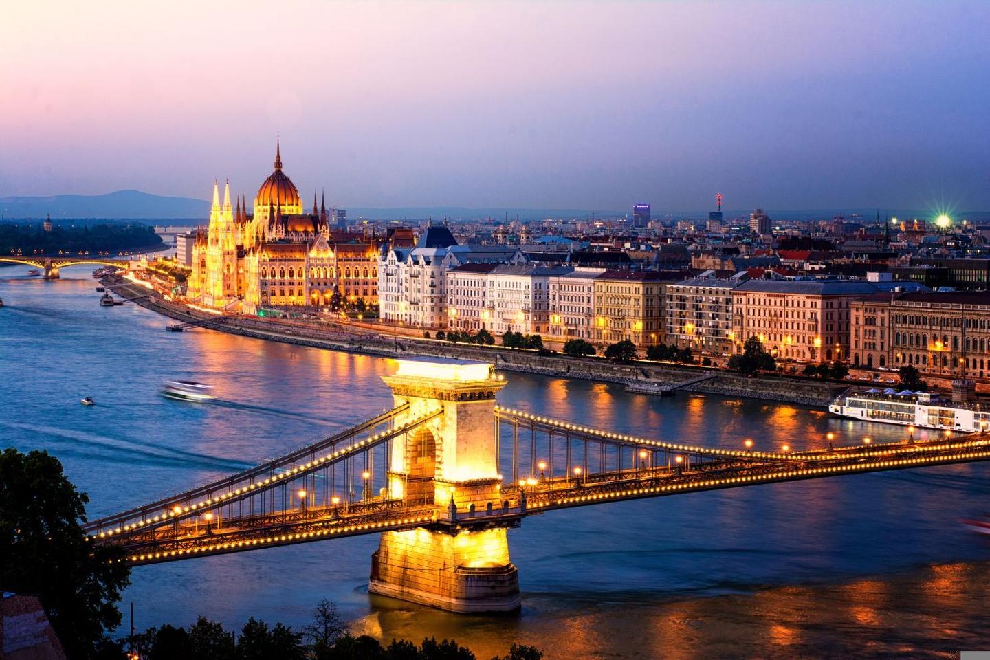 budapest-g-492313394.jpg