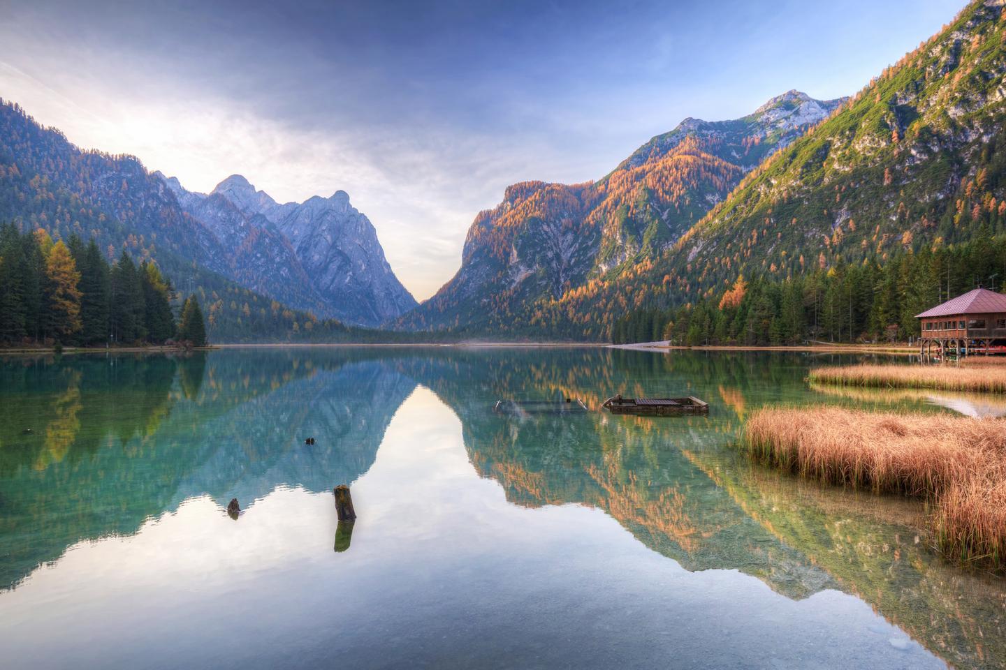 blt9b82df2eeb2e667a-italien-dolomiten-lago-di-dobbiaca-see-berge-im-herbst-g-1195180463.jpg italien-dolomiten-lago-di-dobbiaca-see-berge-im-herbst-g-1195180463.jpg