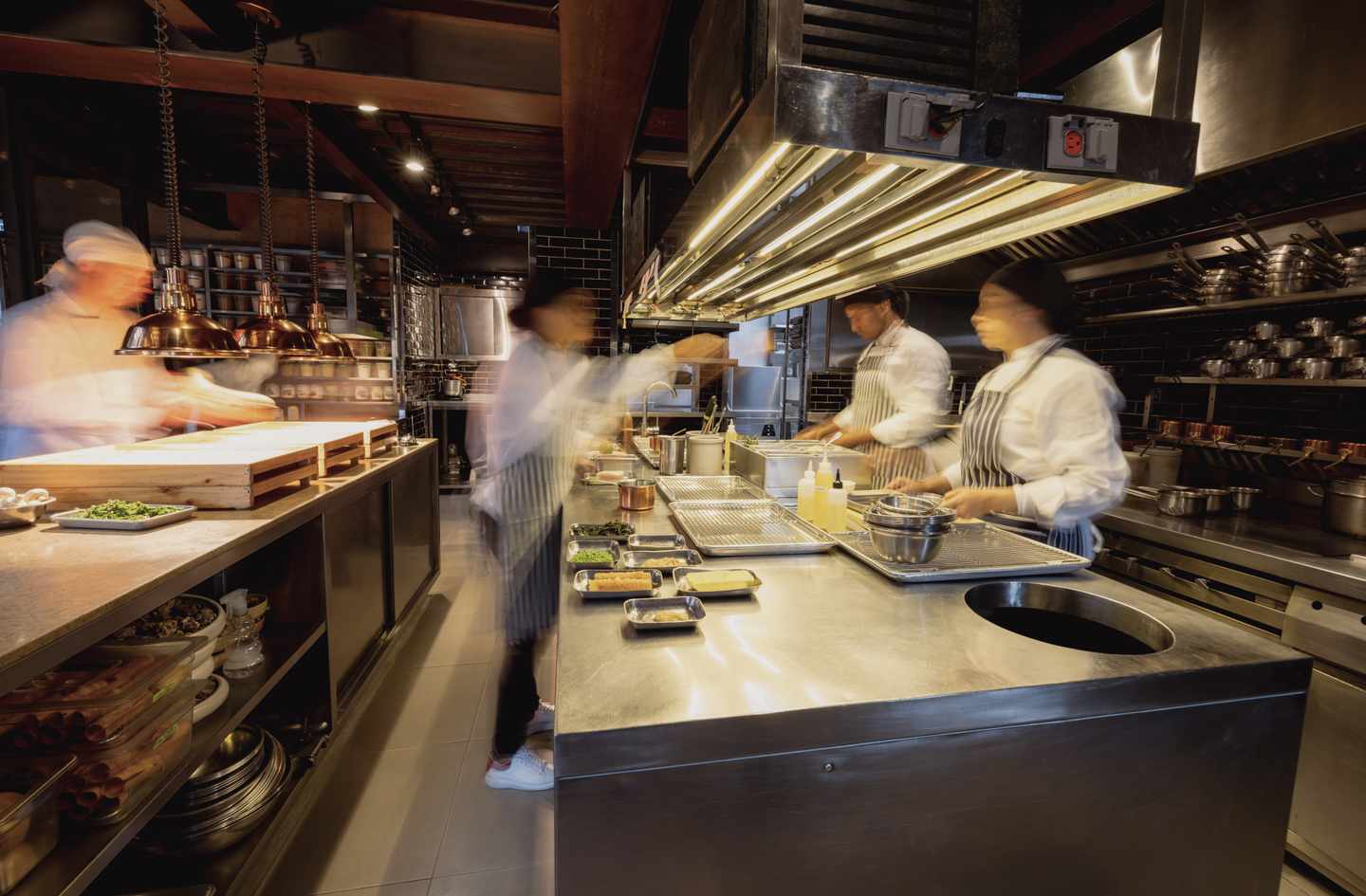Hektische-Köche-in-Restaurantküche-g-1409729992.jpg