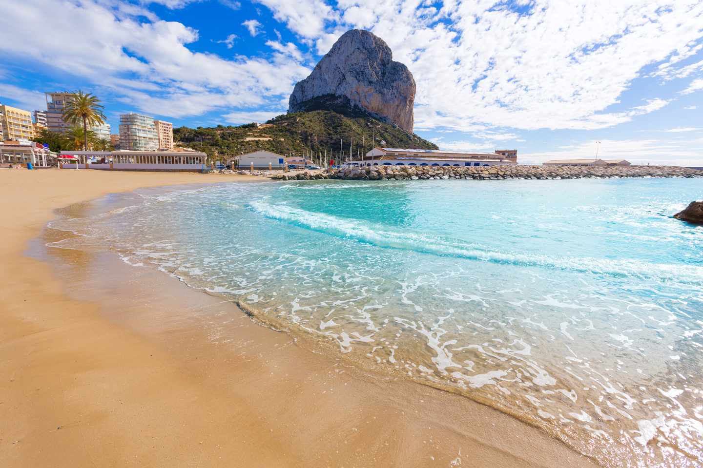 spanien-costa-blanca-calpe-strand-klein-g-538303585.jpg