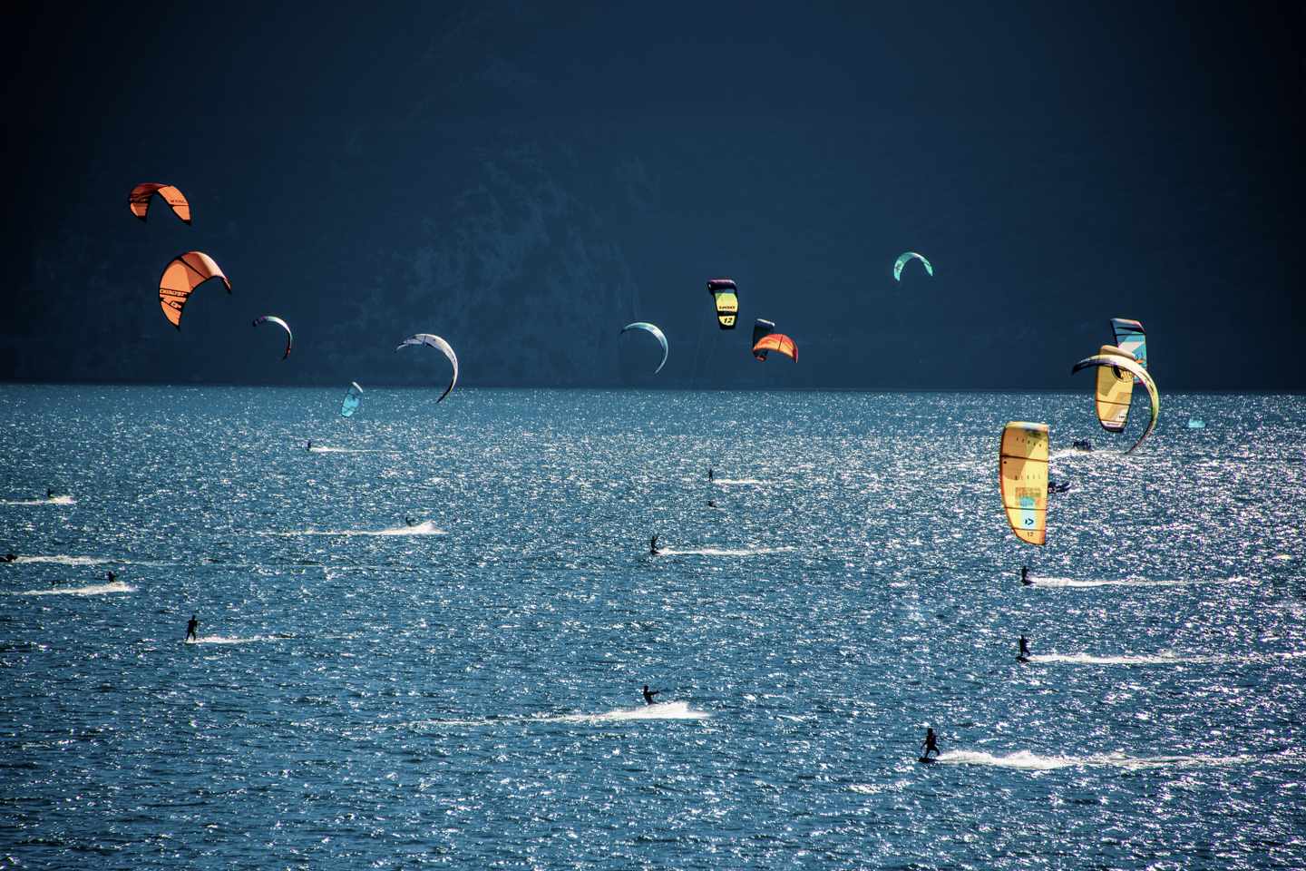 gardasee-limone-sul-garda-kitesurfen-surfen-g-1263694190.jpg