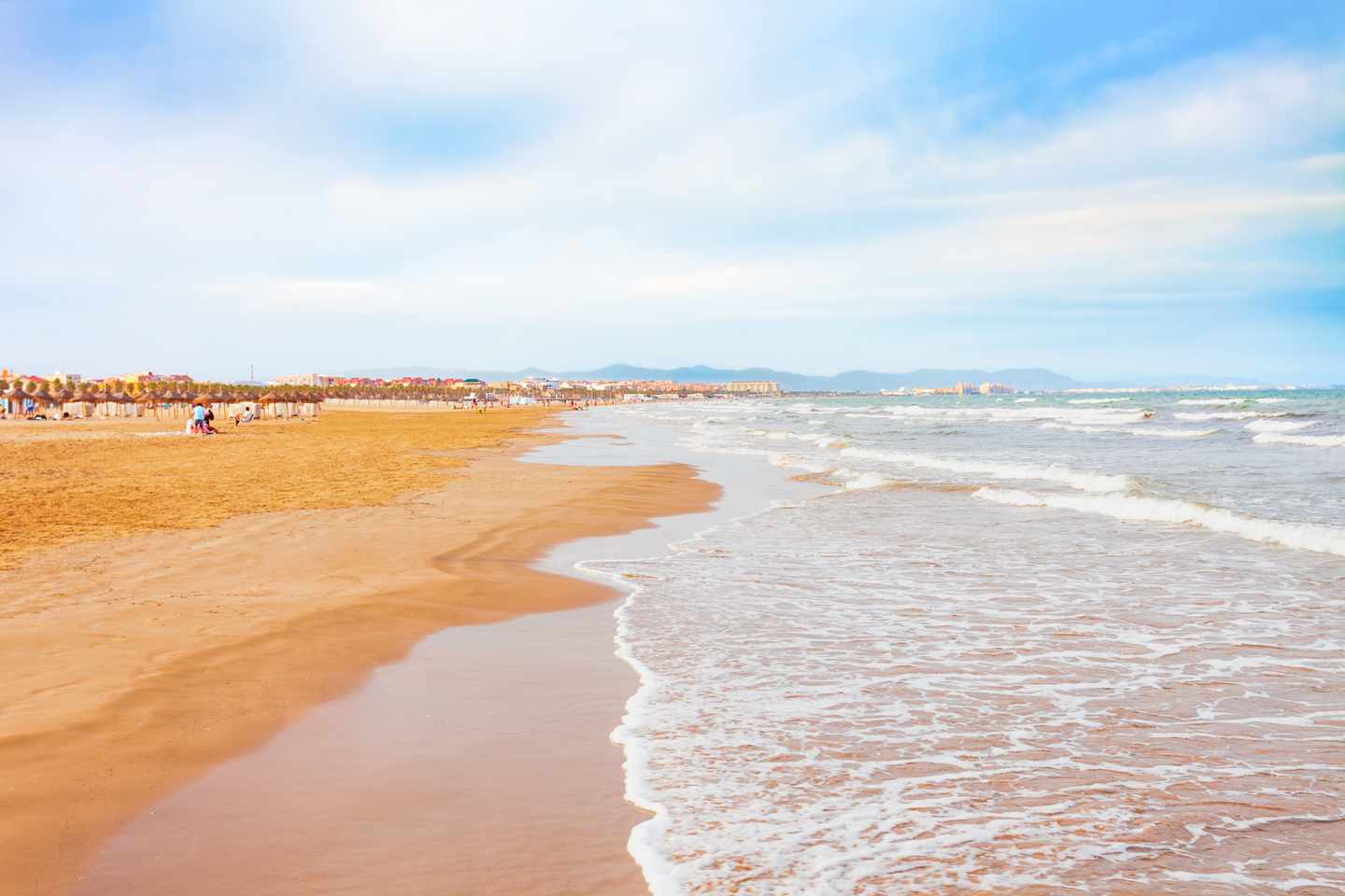 blt493cffb62e1cfbfe-spanien-valencia-strand-g-2171753692.jpg Stadtstrand von Valencia