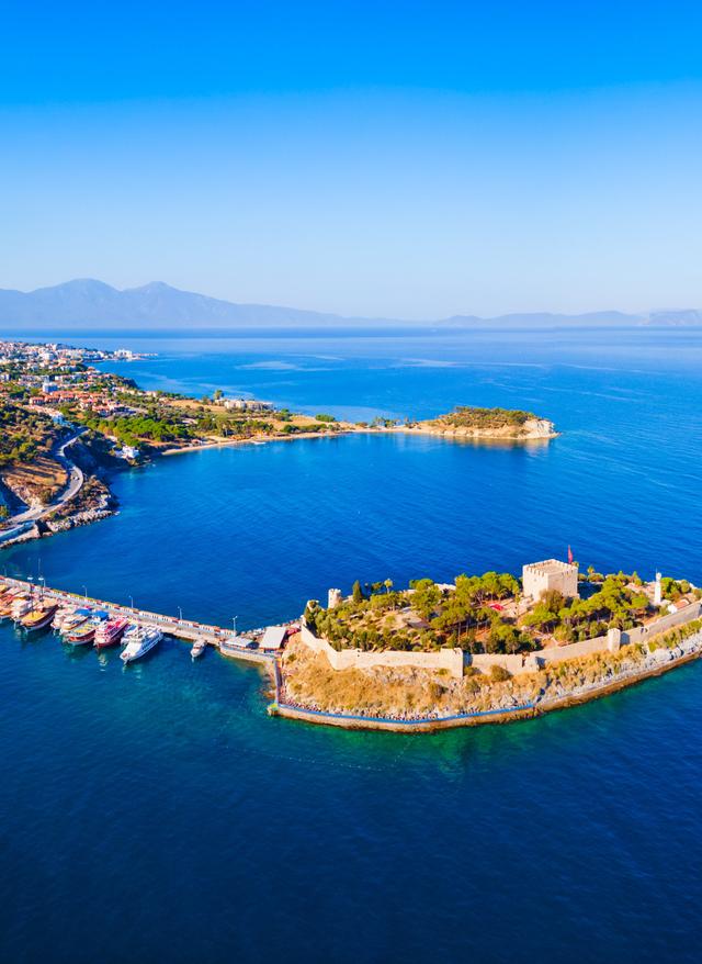 Taubeninsel Luftpanorama in der Stadt Kusadasi
