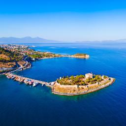 Taubeninsel Luftpanorama in der Stadt Kusadasi